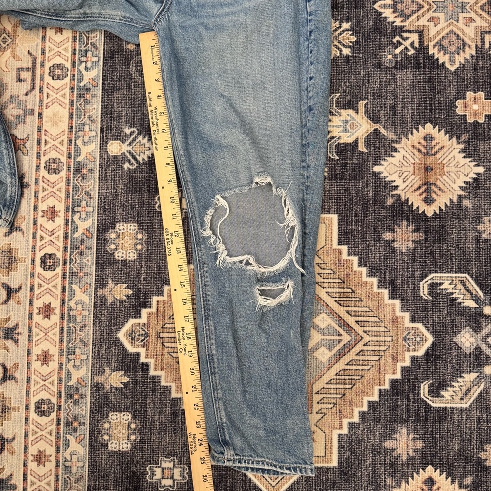 American Eagle Strigid Mom Jeans Distressed High-Waisted Women’s Size 8 Short - Picture 15 of 15